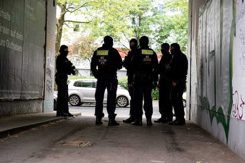 Nine arrested in major raid on Berlin gang demanding extortion fees