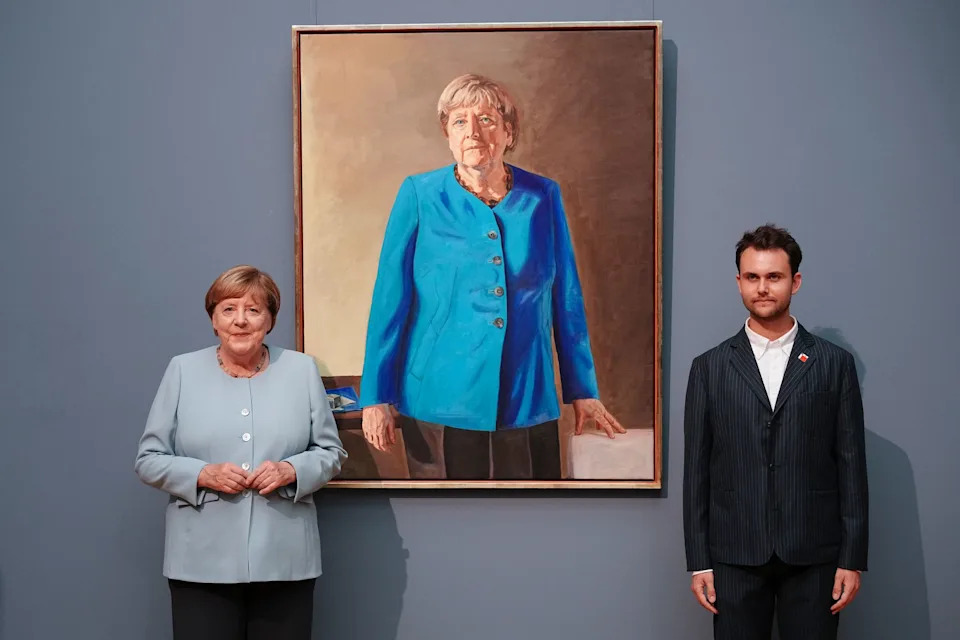 Angela Merkel (L), former Chancellor of Germany, and artist Jeremie Queyras stand in front of her portrait for the Hall of Fame at the German Chancellery. The painting will be displayed at the Bode Museum until October 4, 2026, before being moved to the Federal Chancellery. (is associated with: «Merkel portrait for chancellery gallery unveiled at Berlin museum») Kay Nietfeld/dpa