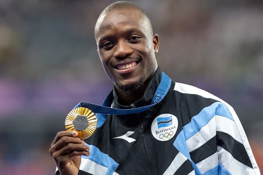 Letsile Tebogo smiles with his gold medal at the Paris Olympics.