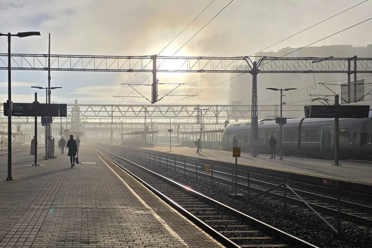 Platforms at Oslo S in winter light