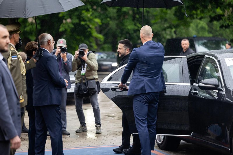Zelenskyy attends NB8 summit in Tallinn as Ukraine gains strong Nordic-Baltic backing