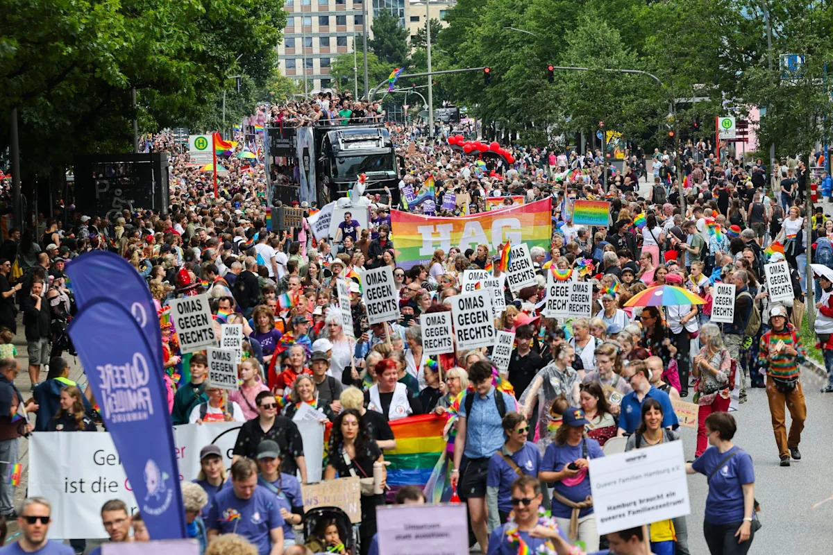Hamburg to double police presence at Pride after Berlin attack