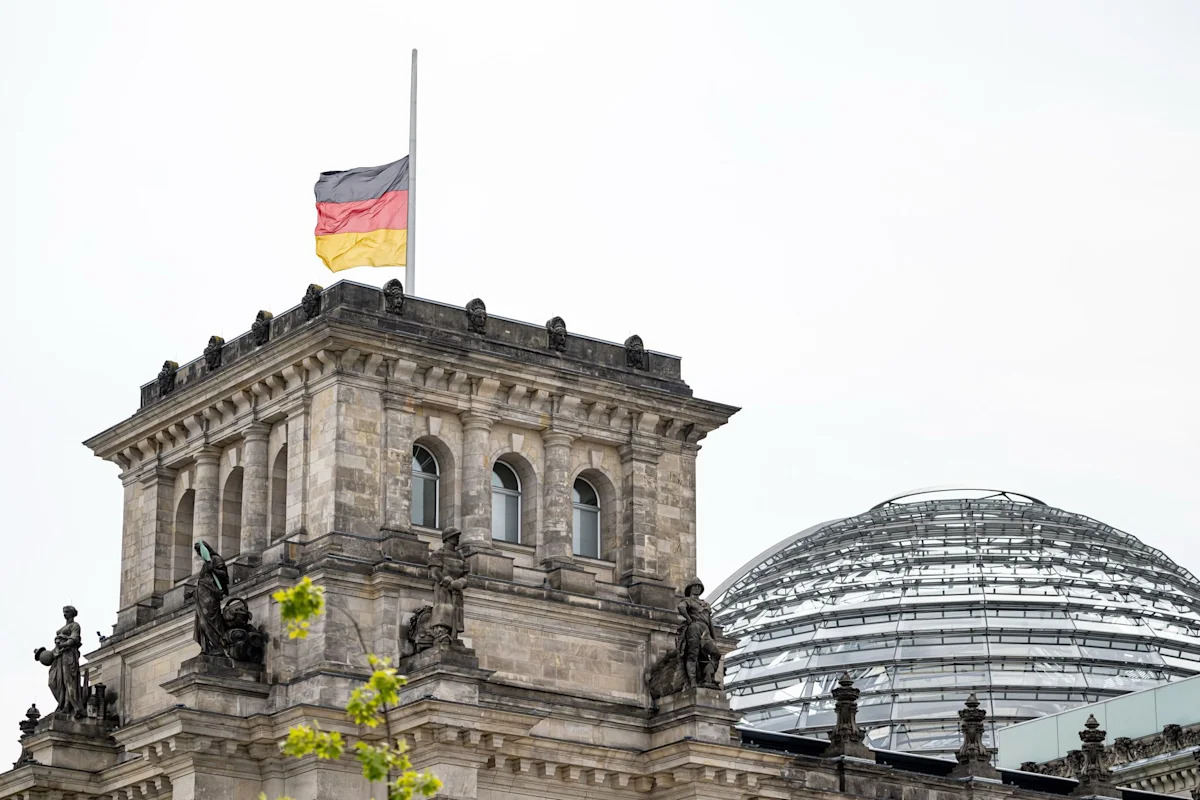 Reichstag flags flown at half-mast after Berlin Pride attack