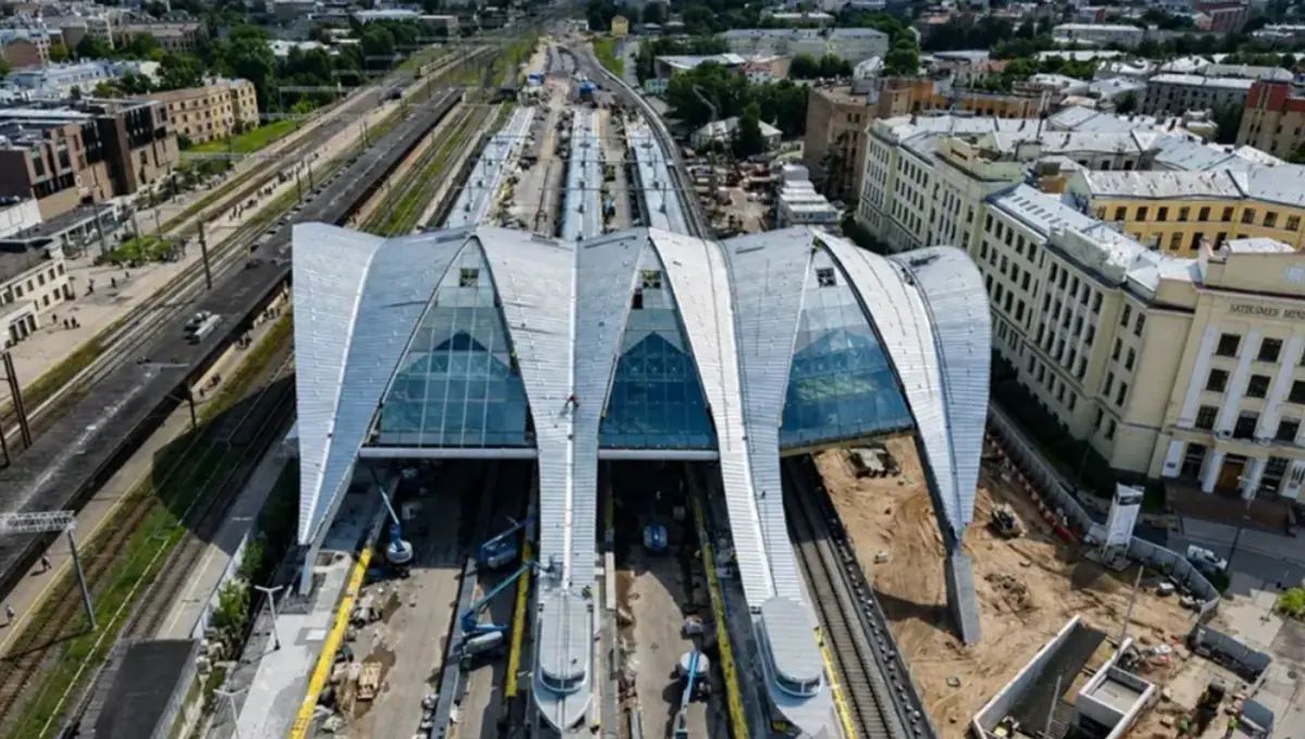 New Riga Central Station completes its southern glass façade and roof as work advances on three platforms and internal systems.