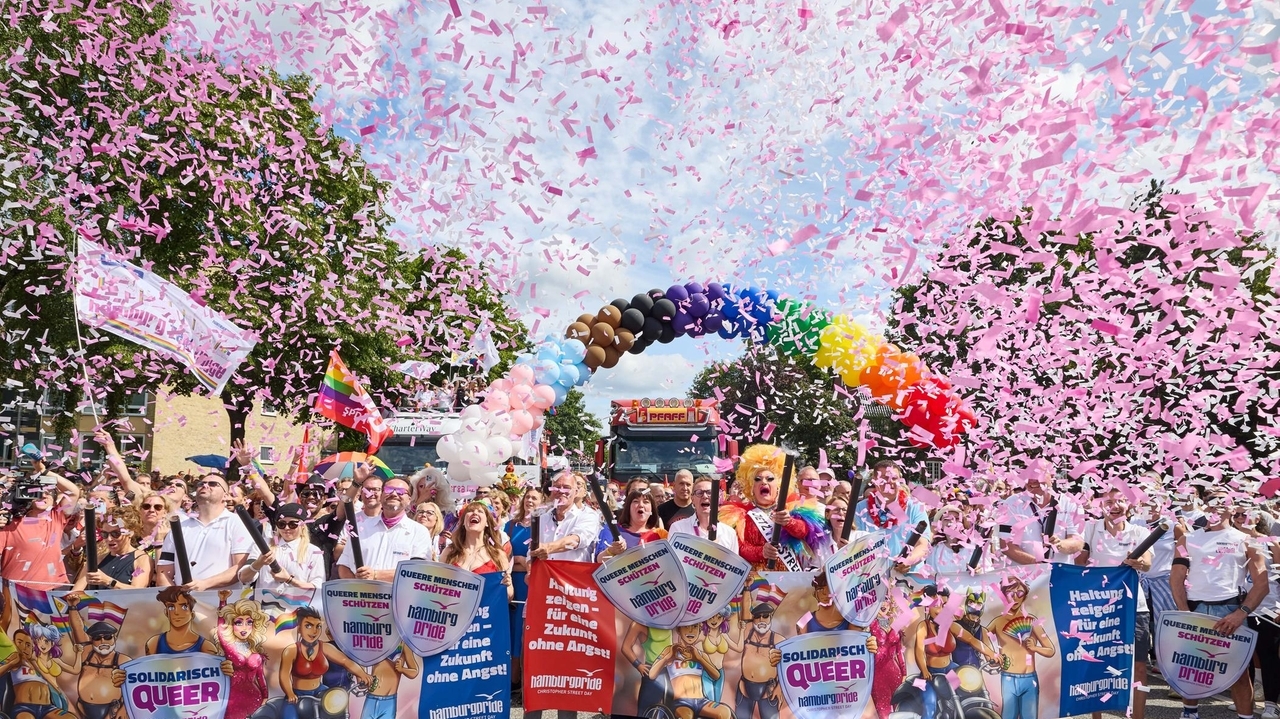 Hamburg Pride underway with increased security a week after a fatal attack in Berlin