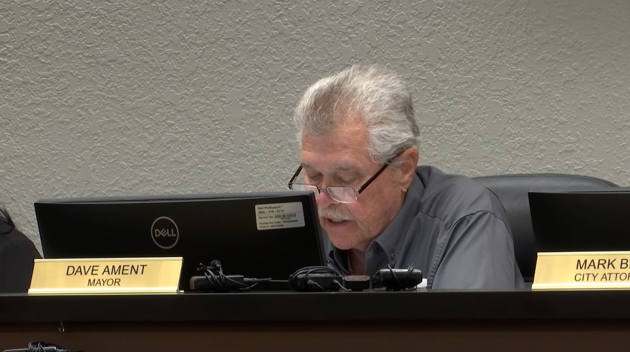 New Berlin mayor apologizes, does not resign over posts