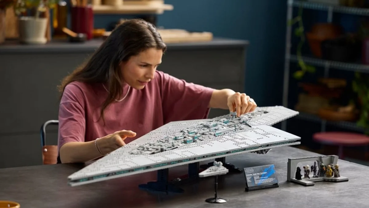 The LEGO Star Wars Super Star Destroyer Executor build glamour shot.