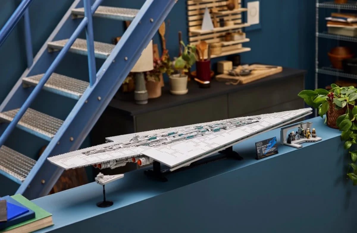 LEGO Reveals Massive STAR WARS Super Star Destroyer Set