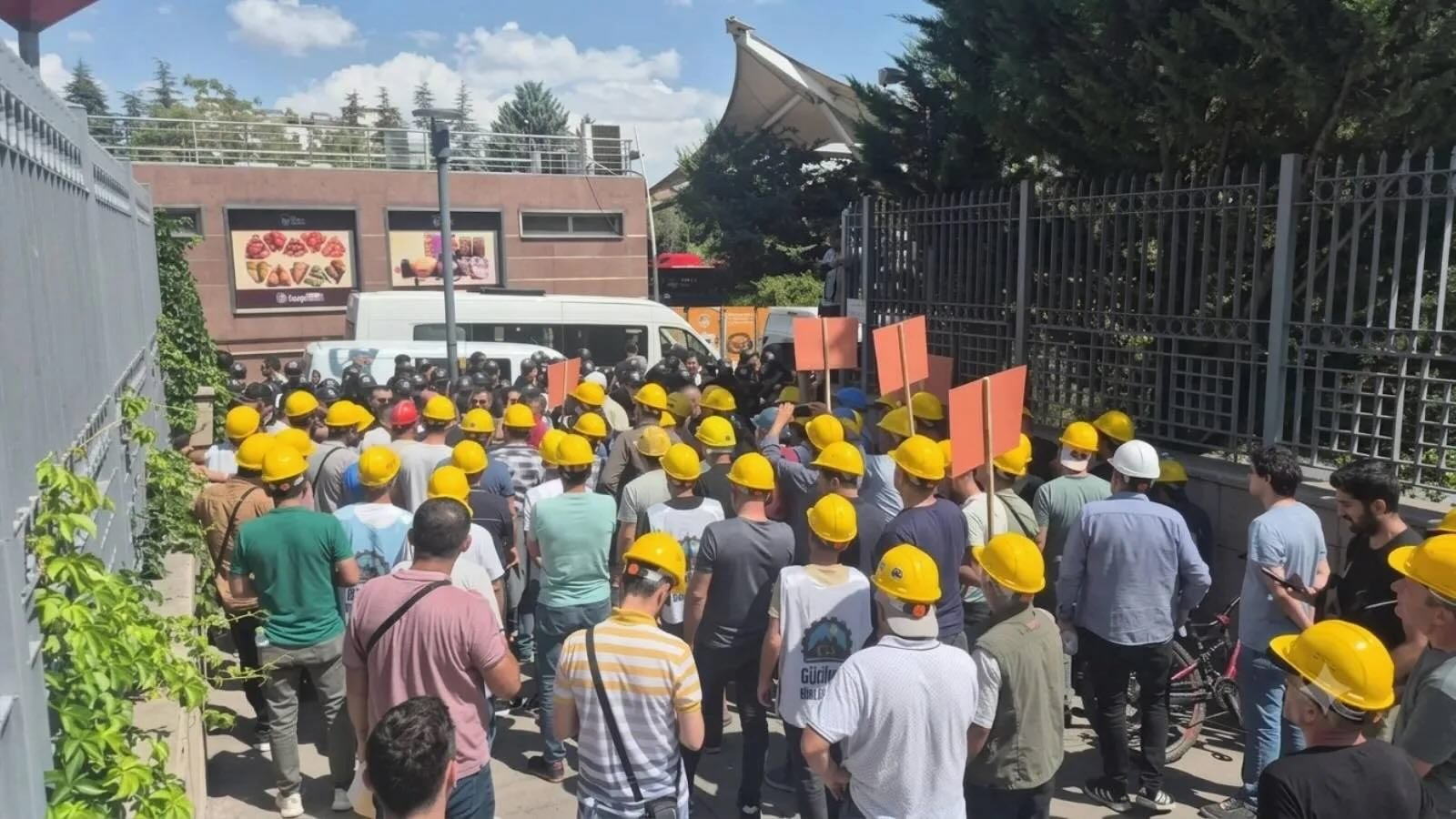 Scores of miners detained while protesting unpaid wages outside Turkey’s energy ministry
