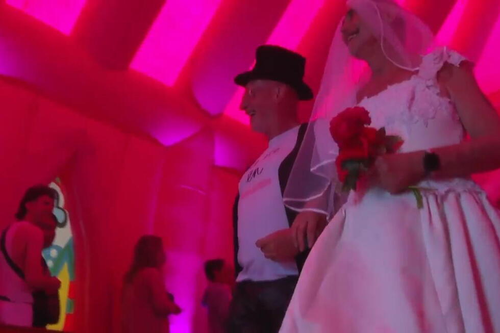 Dozens tie the metaphorical knot at Amsterdam Pride event