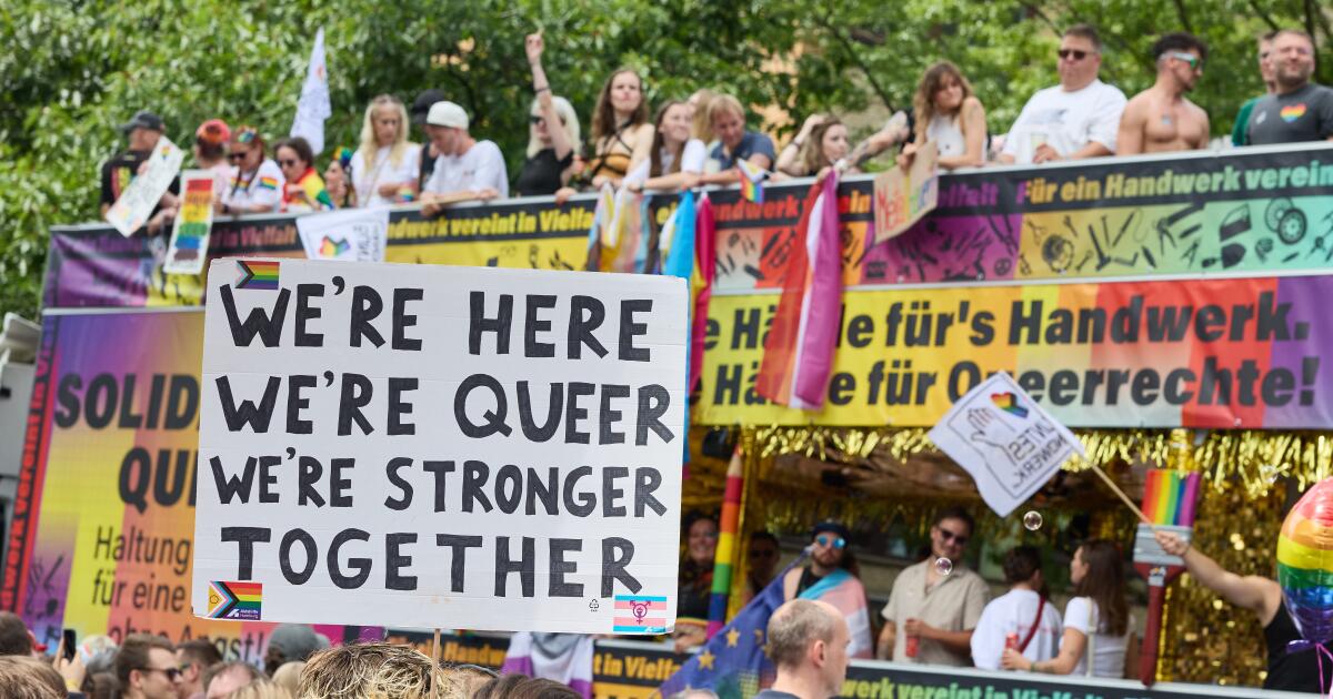 Hamburg Pride draws 300,000 with increased security, a week after fatal attack in Berlin