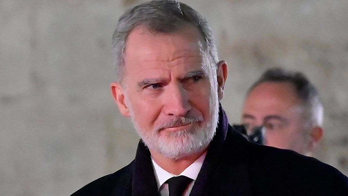 King Felipe leads sombre royals arriving in Oslo ahead of King Harald's funeral