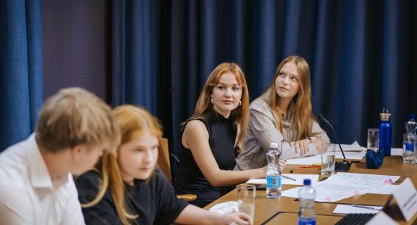 Koolinoored väitlesid sularaha tuleviku ja finantspettuste teemadel | Pressiteated