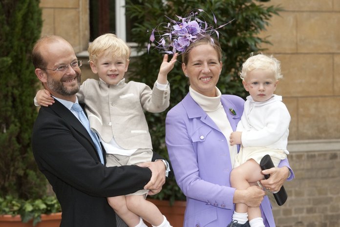 Lord Nicholas Windsor abikaasa Paola ja nende kahe vanima pojaga. Pilt on tehtud aastal 2011. 