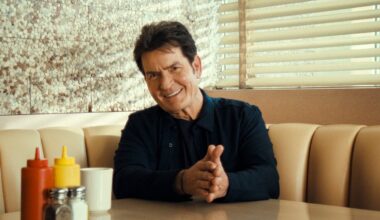 ARVUSTUS | Kräkk, vaimne terror, prostituudid... Charlie Sheen kistakse dokumentaalis alasti