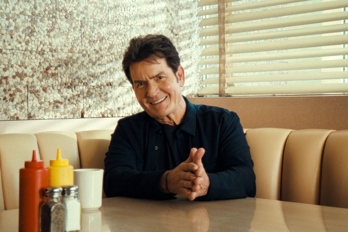 ARVUSTUS | Kräkk, vaimne terror, prostituudid... Charlie Sheen kistakse dokumentaalis alasti