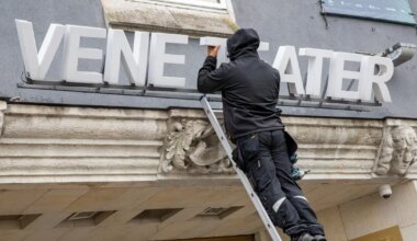 AHTI KALLIKORM ⟩ Sotside poliitetendus «Päästame Vene Teatri» Ossinovskiga peaosas