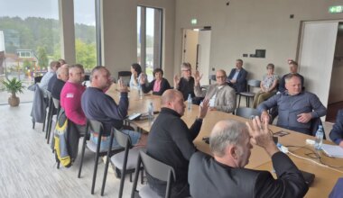 GALERII ⟩ Volikogu sai uues vallamajas ülevaate ühendkooli esimesest aastast