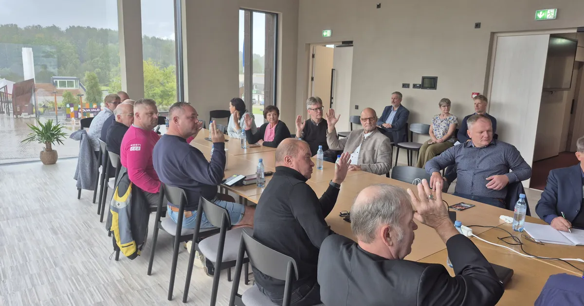 GALERII ⟩ Volikogu sai uues vallamajas ülevaate ühendkooli esimesest aastast