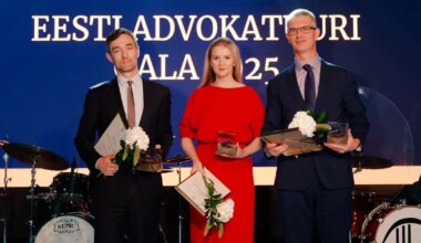FOTOD ⟩ Advokatuur tunnustas kolme vandeadvokaati