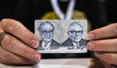 Buffetti Berkshire müüs ära Hiina rahamasina aktsiad, mille haledaks varjuks nimetas Munger Teslat