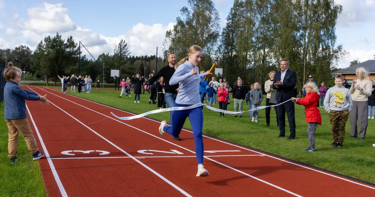 Kumb on kiirem – ehitaja või kasutaja? Saarepeedi kooli staadion joosti avatuks