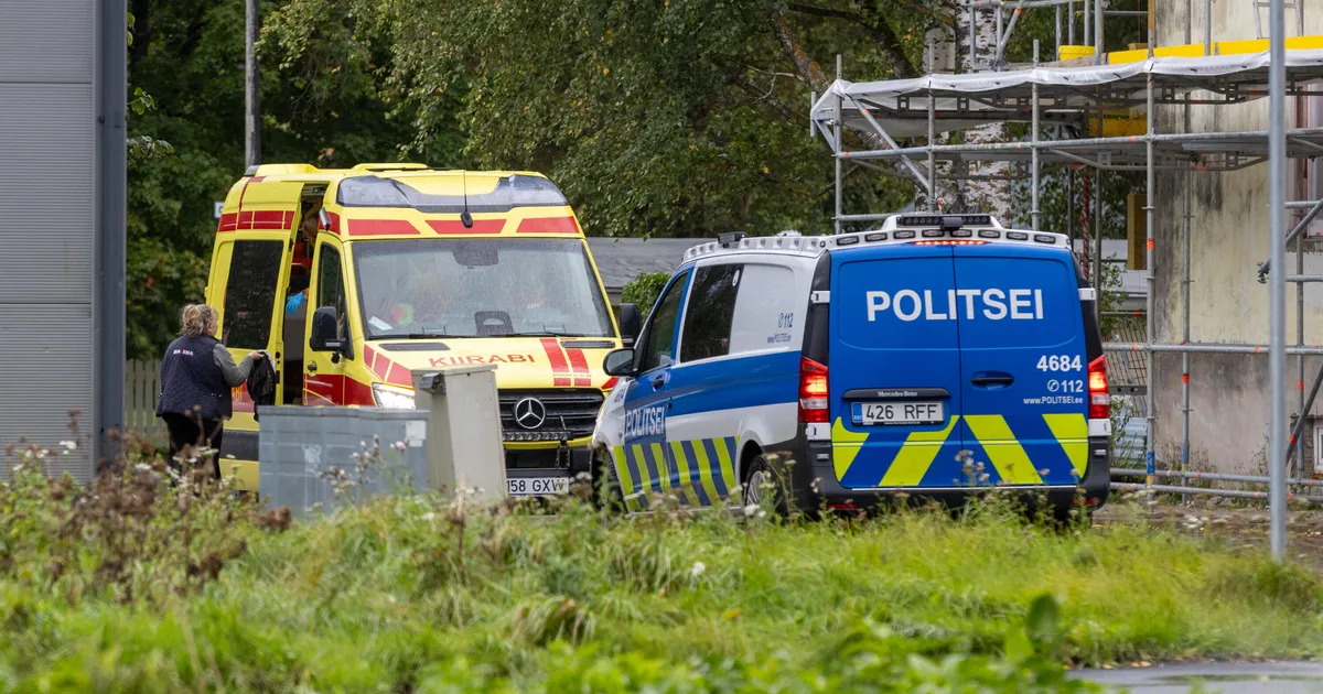 FOTO ⟩ Rakvere kesklinnas uitas ebaadekvaatselt käitunud alasti naine