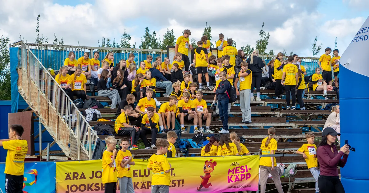 MASSIPSÜHHOOS ⟩ Koolipoisid rebisid heategevusüritusel puruks poolsada jooksusärki - Saarte Hääl