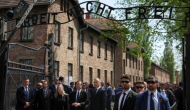 VIDEO ⟩ Kaks purjus soomlast murdsid sisse Auschwitzi muuseumisse