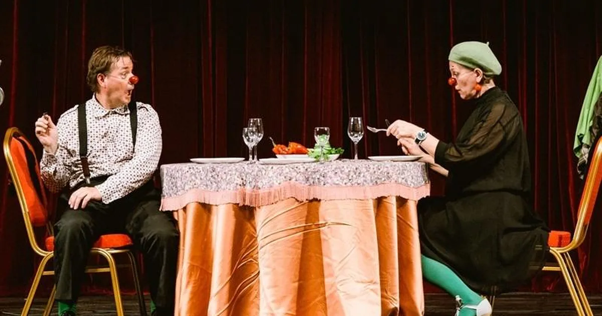 Piip ja Tuut kui kaks pereklouni, kes pole kunagi perega kodus