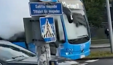 VIDEO ⟩ Kummaline vahejuhtum Helsingis: mees tühjendas bussis tulekustuti