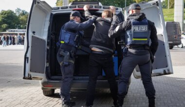 FOTOD ⟩ Politseikadettide ametivande andmist häiris purjus mees
