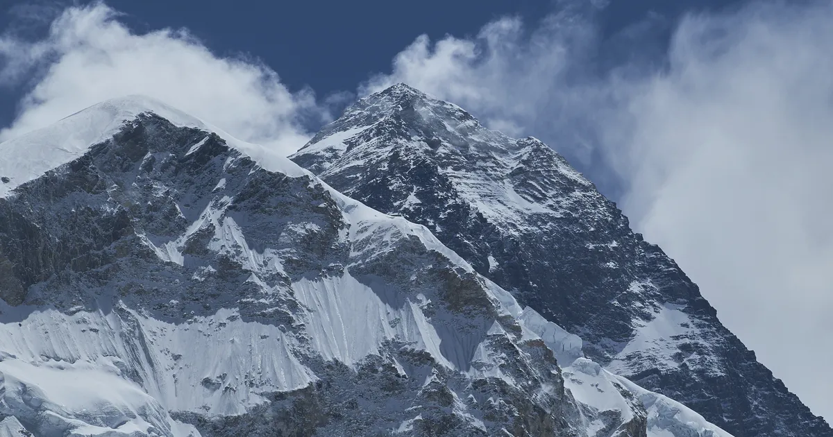 Andrzej Bargiel laskus esimesena suuskadel Mount Everestilt ilma hapnikumahutiteta