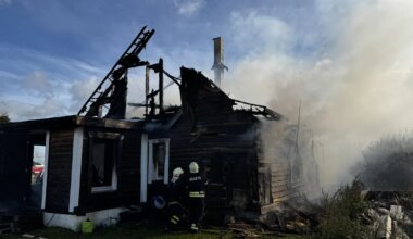 FOTOD ⟩ Triigi külas langes tuleroaks rookatusega suvemaja