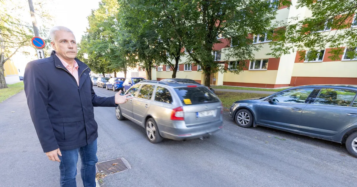 Kuu tänava rahvas jageleb linnaga parkimise pärast
