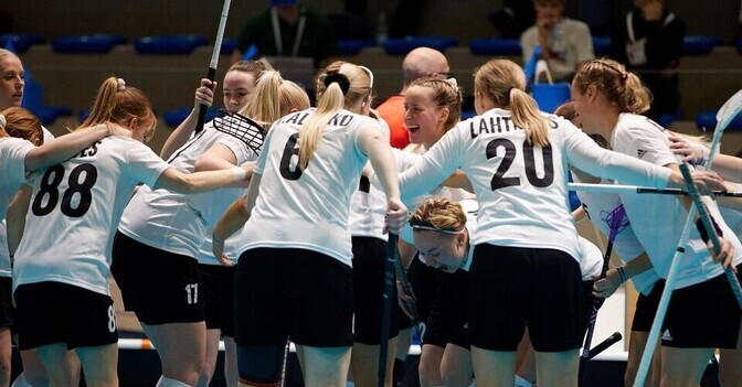 Eesti naiste saalihokikoondise peatreeneril seisab MM-i eel ees raske valik | Saalihoki