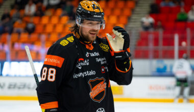 Rooba aitas KooKoo võidule tabeliliidri üle | Jäähoki