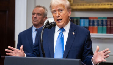 Trump seostas autismi Tylenoli ja vaktsiinidega | Välismaa