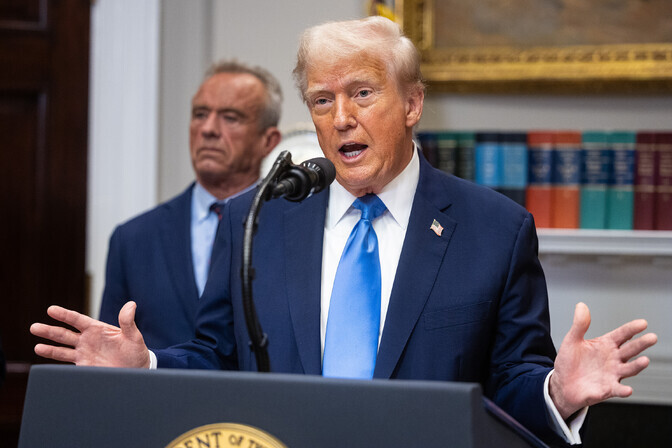 Trump seostas autismi Tylenoli ja vaktsiinidega | Välismaa