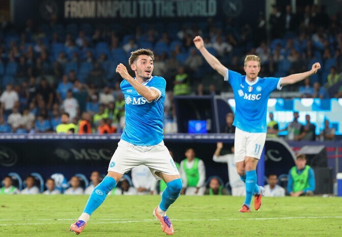 Napoli pidas uustulnukaga maha tulise lahingu | Jalgpall