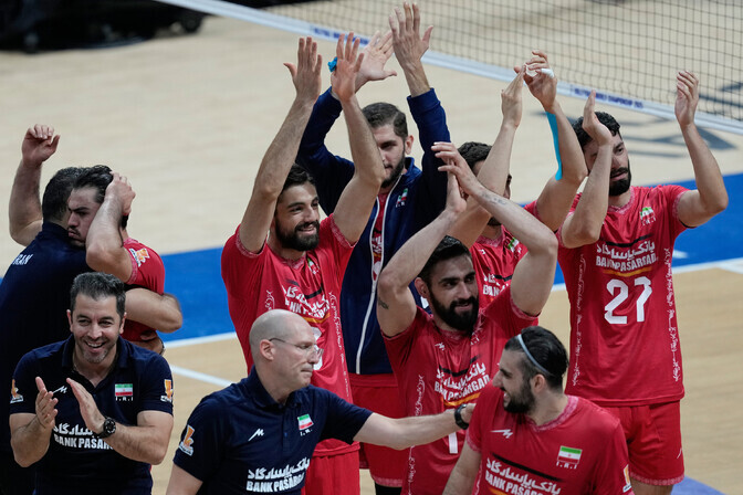 Iraan alistas Serbia ja jõudis võrkpalli MM-il viimasena veerandfinaali | Võrkpall