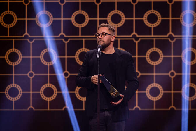 Afanasjevi "Serafima ja Bogdan" saab Veiko Õunpuu käe all filmiks | Film