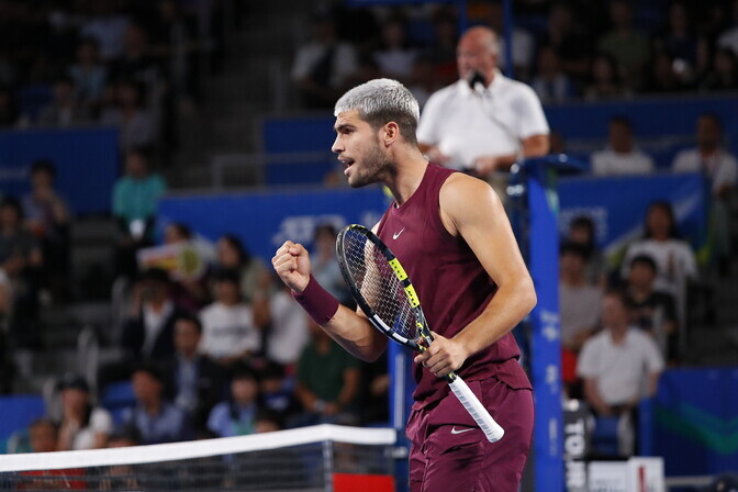 Võimas Alcaraz kordas oma võidurekordit ja pääses Tokyos poolfinaali | Tennis