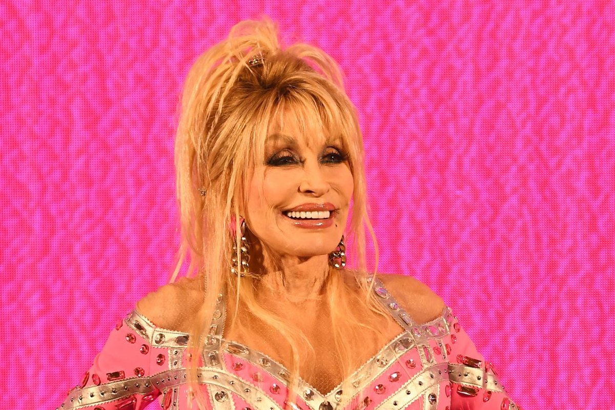 Kantrilaulja Dolly Parton suundub tervisemurede tõttu raviprotseduuridele: see ei ole tavaline visiit ilukirurgi juurde