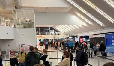 Laupäeva varahommikul venis Tallinna lennujaama turvakontrolli järjekord tavapärasest pikemaks