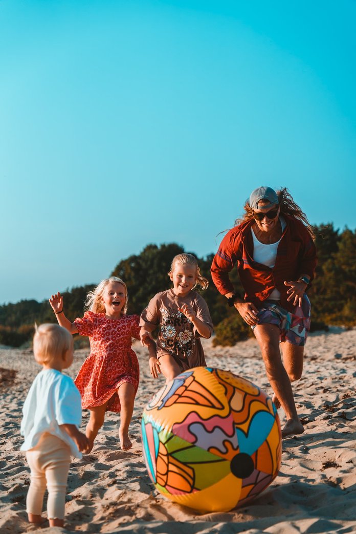 Daniel ja Eleri Viinalass lastega