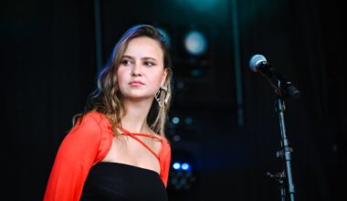 KLÕPS | Alika üllatas fänne uue frisuuriga. „Pole kunagi varem nii hele olnud“