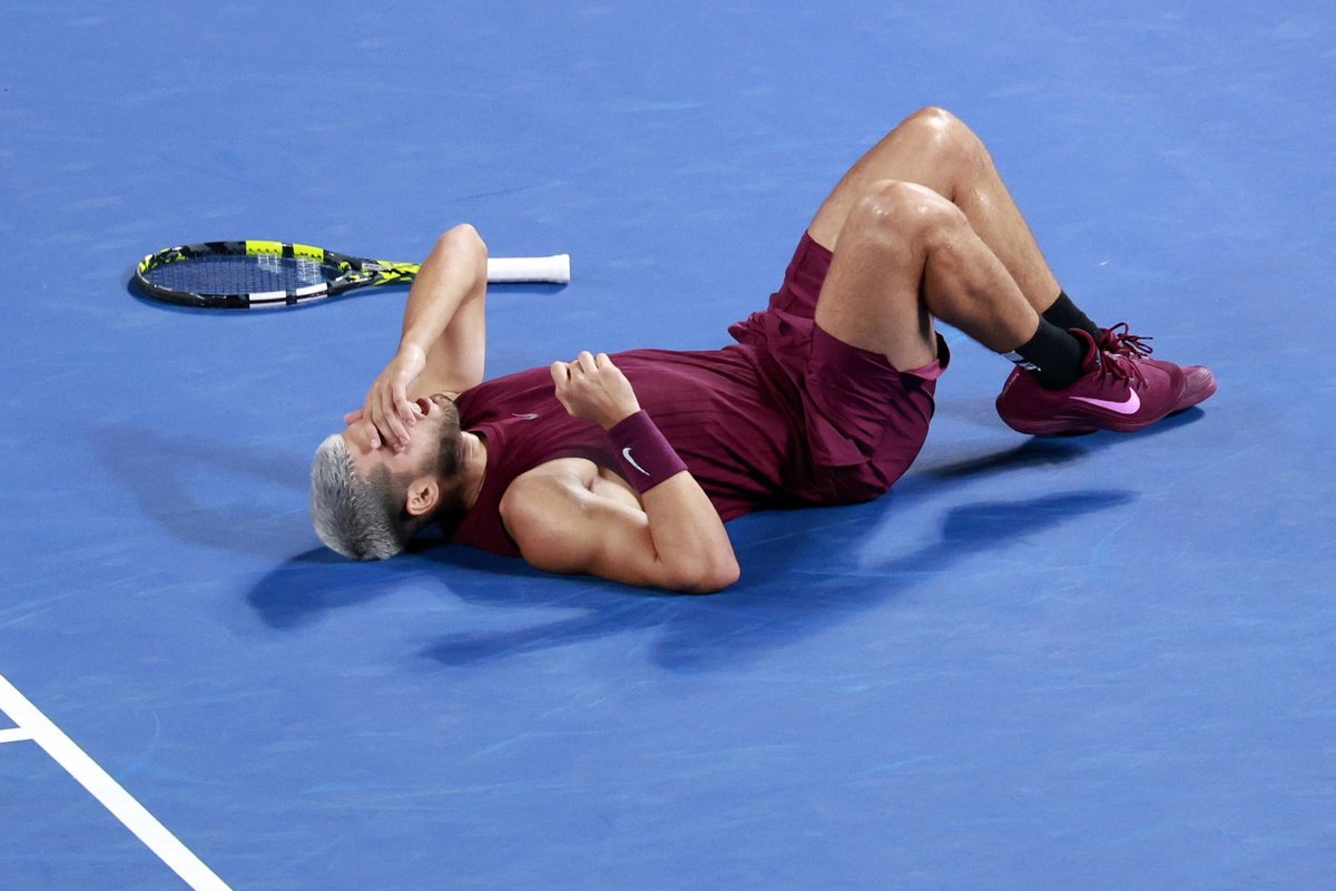 VIDEO | Hüppeliigest väänanud Alcaraz jõudis Tokyos teise ringi. „Seis ei tundunud alguses üldse hea“