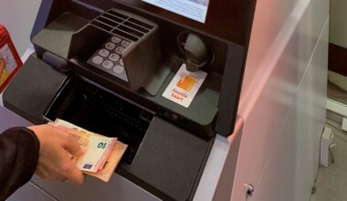 Swedbank selgitab, miks vähendavad nad osal klientidel sularaha väljavõtmise limiite