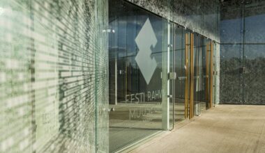 Eesti Rahva Muuseumis kukkus hooldustööline avatud luugist alla